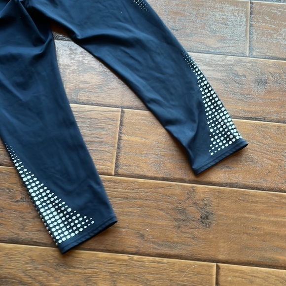 Athleta Capris - Size Small - Picture 9 of 12